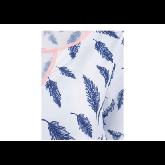 New without tags 3/4 sleeve feather print shirt - Picture 5 of 5